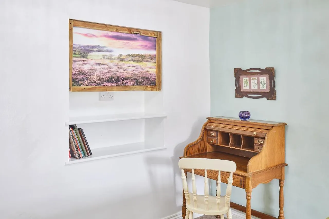 Poets Cottage Skinningrove 0*,  Великобритания