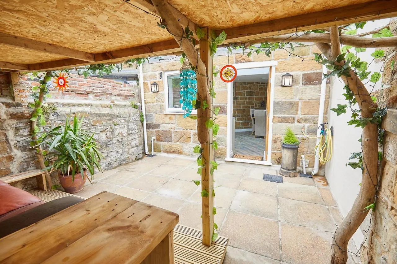 Poets Cottage Skinningrove 0*,  Великобритания
